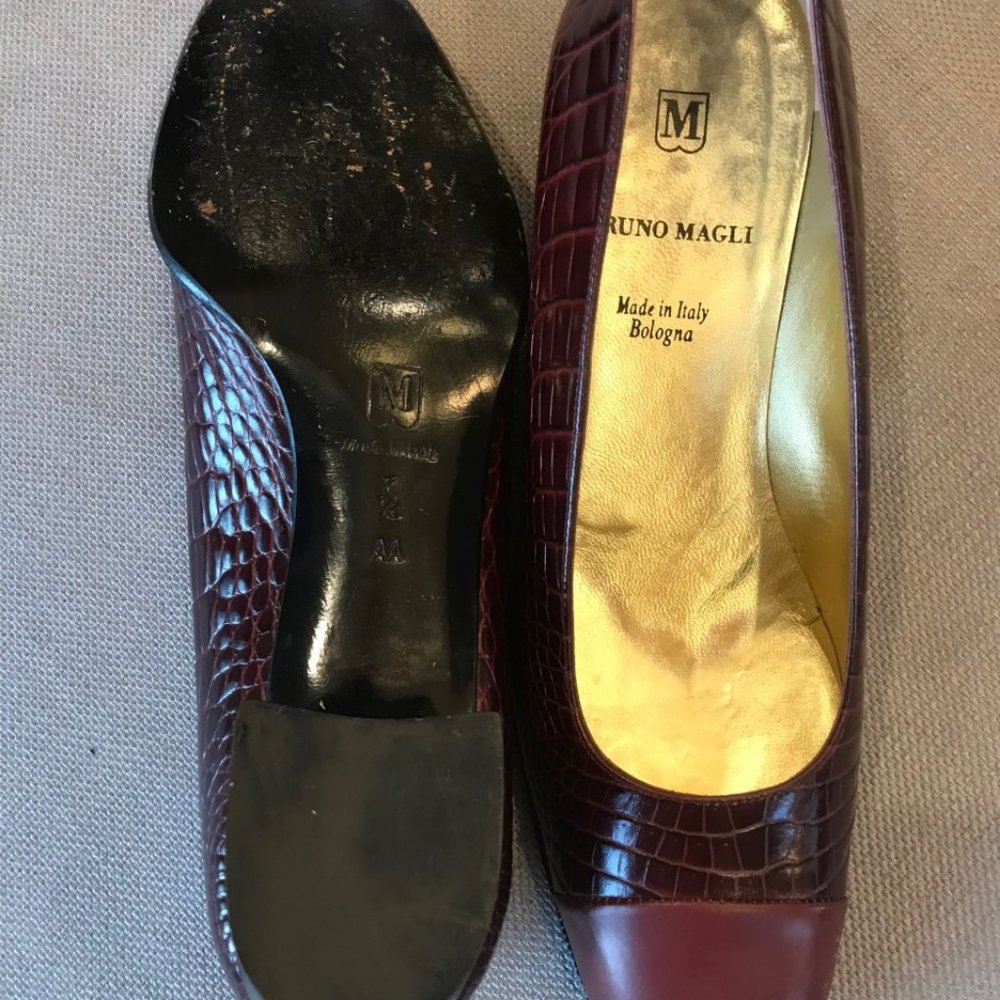 Elegant Brown Crocodile Pattern Women's Shoes - Picture 4 of 5